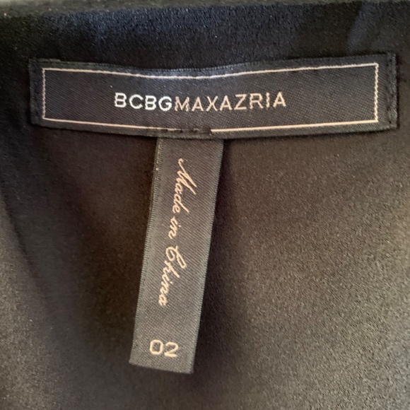 NWOT BCBG Maxazaria Cut Out Lace V Neck Top, Size 2 - Picture 5 of 14